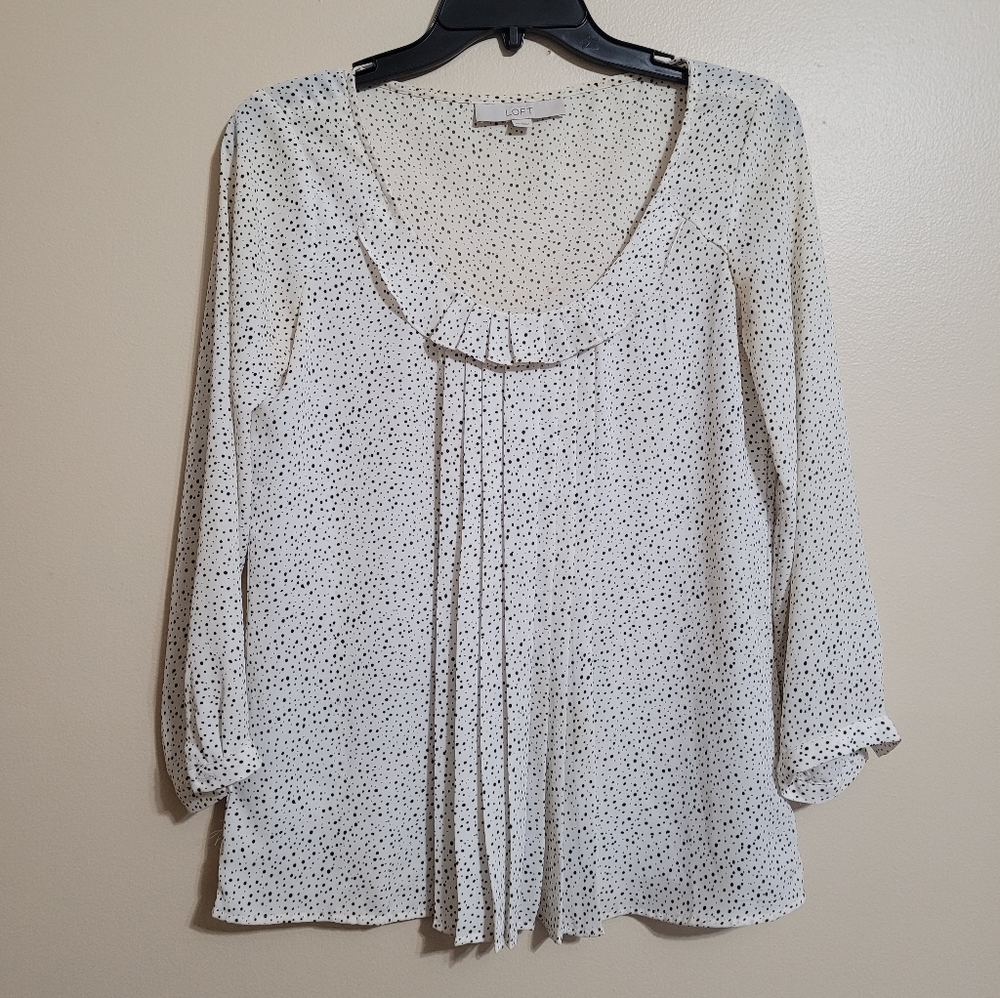 Dainty LOFT polka dot blouse